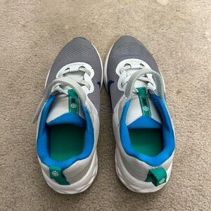BOY’S- Nike Revolution- SIZE: 2